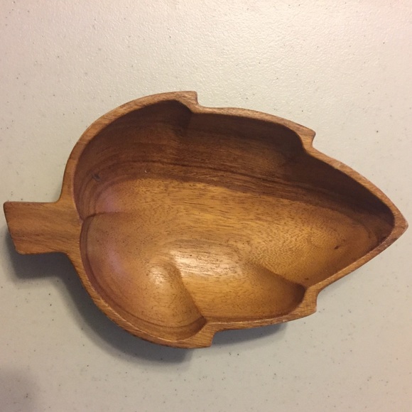 BOWL - wooden bowl on leaf shape - Picture 1 of 5